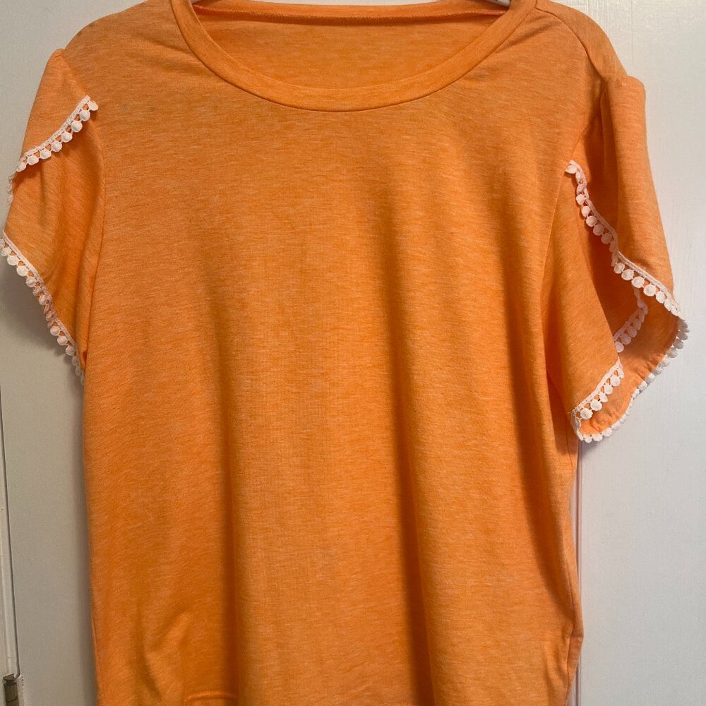 NWOT Adorable Lace-Trimmed Tee